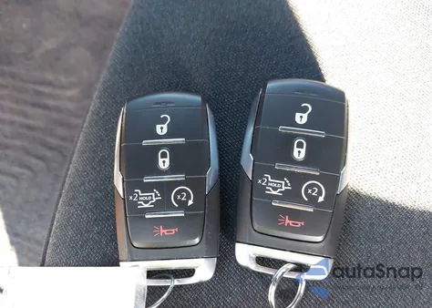 2025 Ram 1500 Big Horn Crew Cab 4X4 6'4 Box z USA, uszkodzony, nr VIN 1C6SRFBP0SN518764